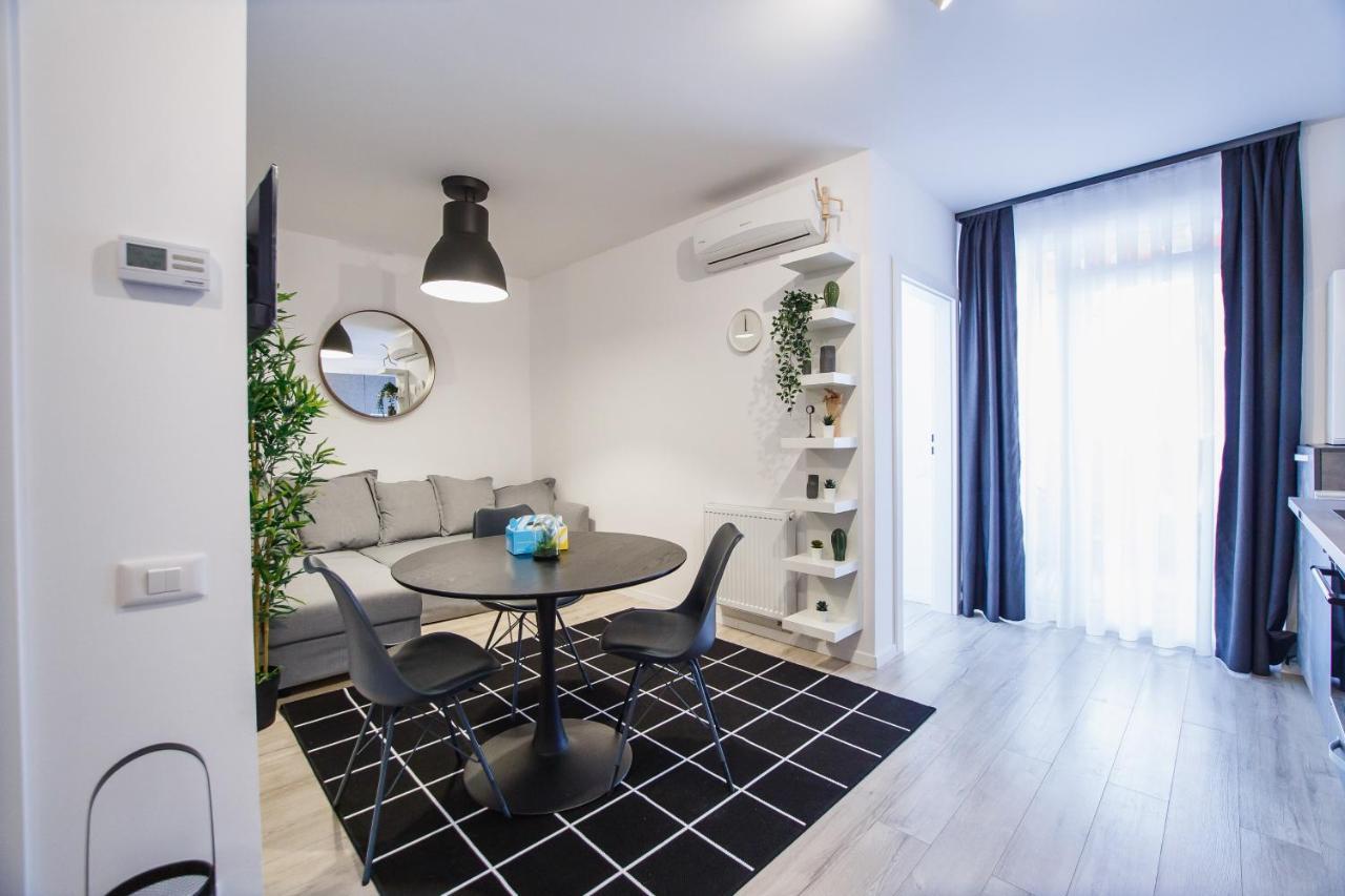 Trendy Apartment Near City Center Орадя Екстер'єр фото