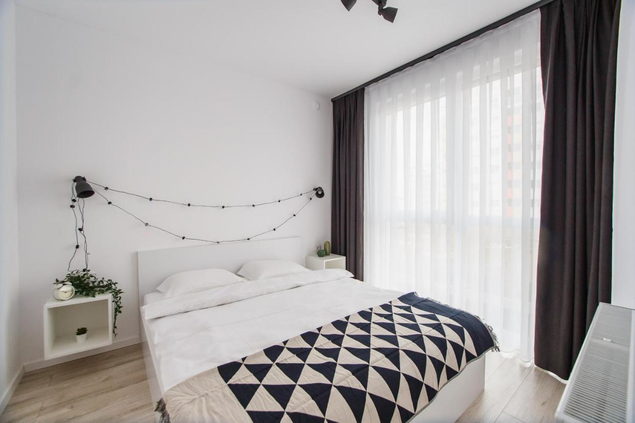 Trendy Apartment Near City Center Орадя Екстер'єр фото