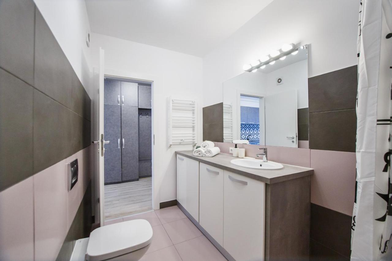 Trendy Apartment Near City Center Орадя Екстер'єр фото
