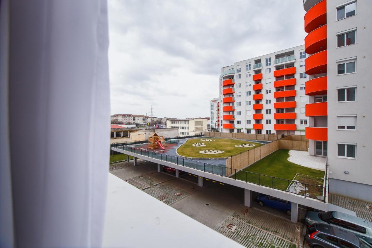 Trendy Apartment Near City Center Орадя Екстер'єр фото