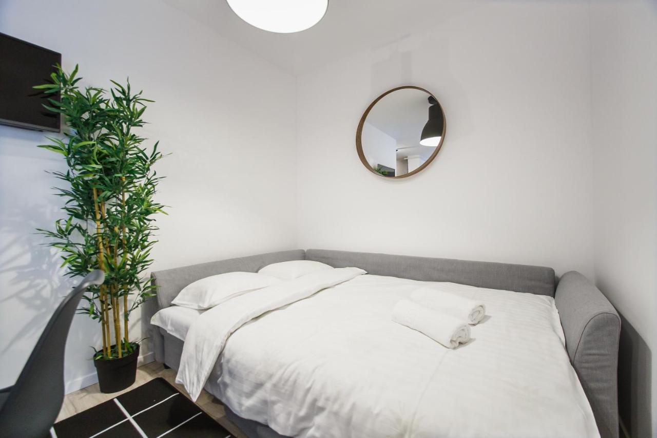 Trendy Apartment Near City Center Орадя Екстер'єр фото
