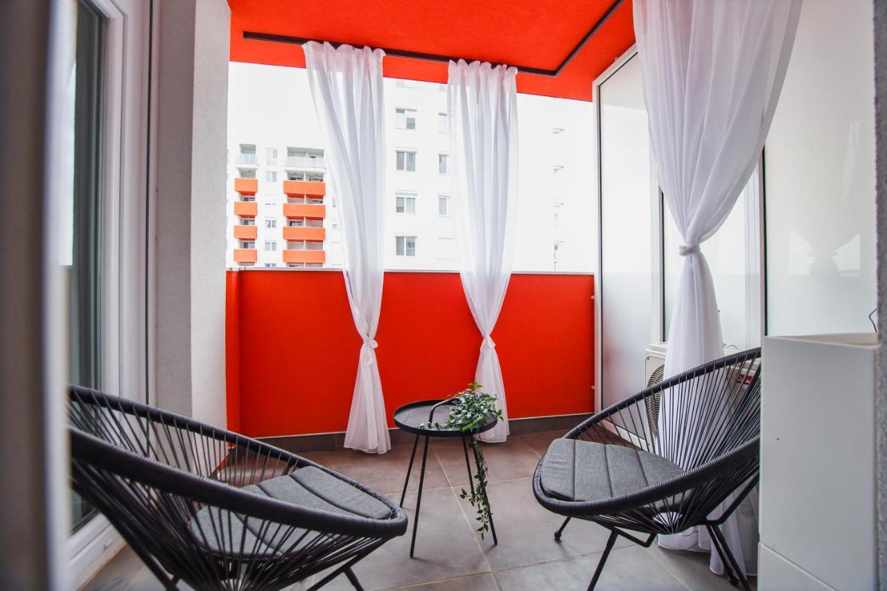 Trendy Apartment Near City Center Орадя Екстер'єр фото