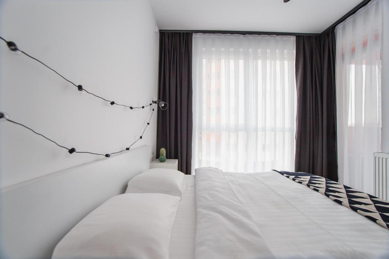 Trendy Apartment Near City Center Орадя Екстер'єр фото